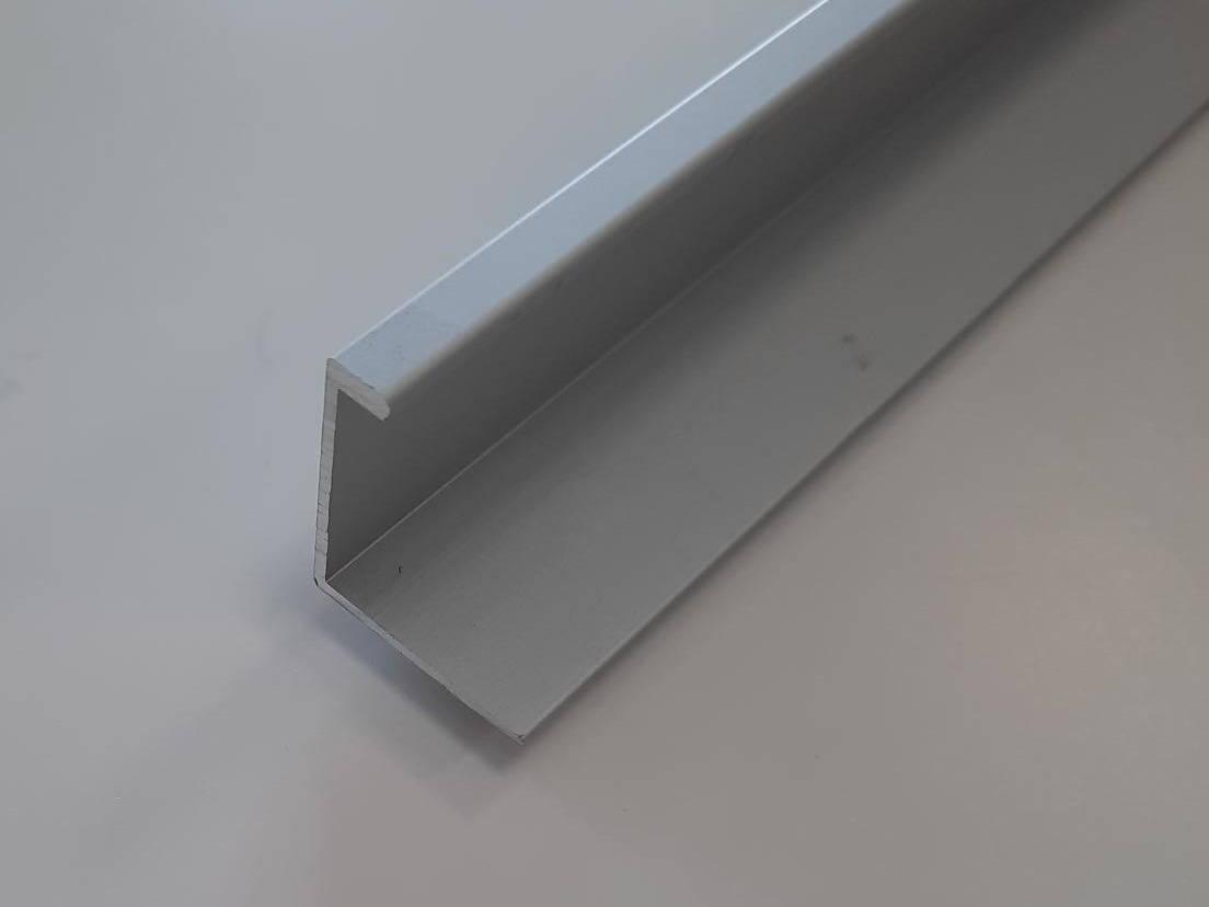 SL-UKRASNI ALUMINIJSKI PROFIL L 240